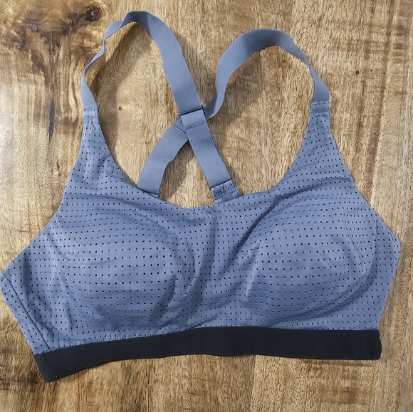 Six Victoria Secret Sports Bras 32C - Picture 13 of 16